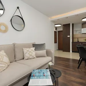 family-apartment-near-pge-narodowy-by-renters.warsawhotelspoland.com/